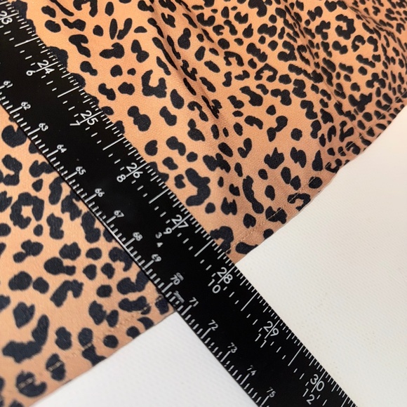 Tuckernuck Edith Leopard Spots Tiered Split Neck Blouse sz M - Picture 7 of 8